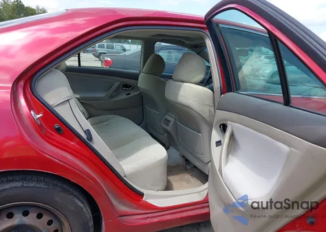 2007 Toyota Camry Le z USA, uszkodzony, nr VIN 4T1BE46K97U050646